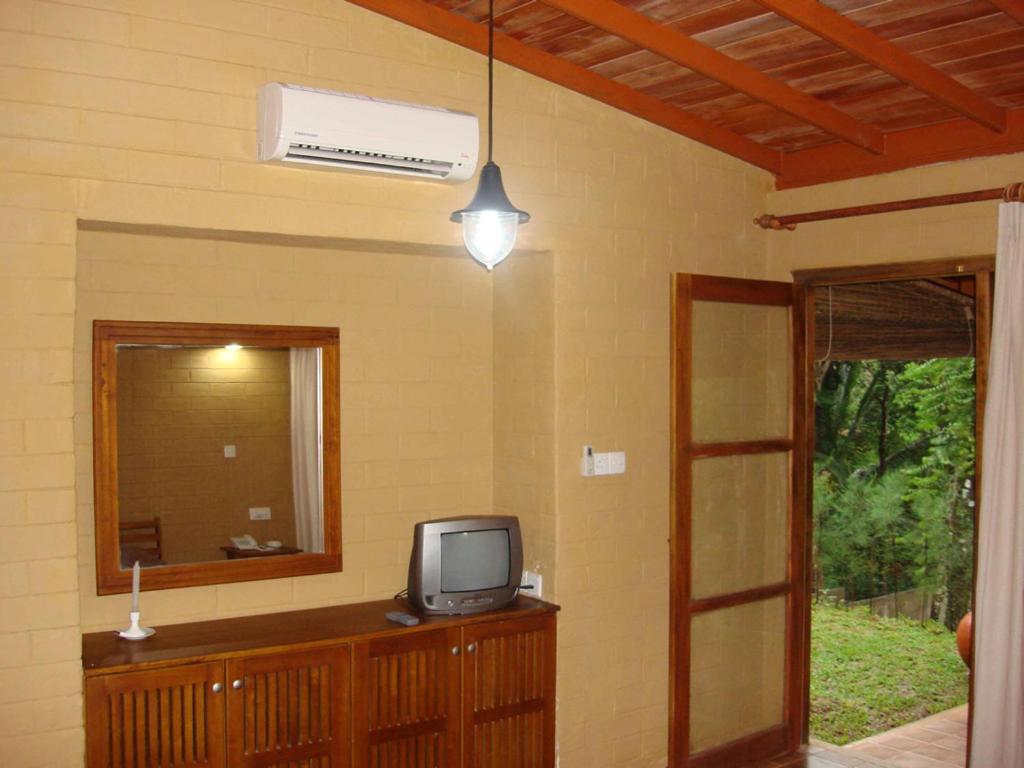 Bopath Falls Rock Chalets - Housity