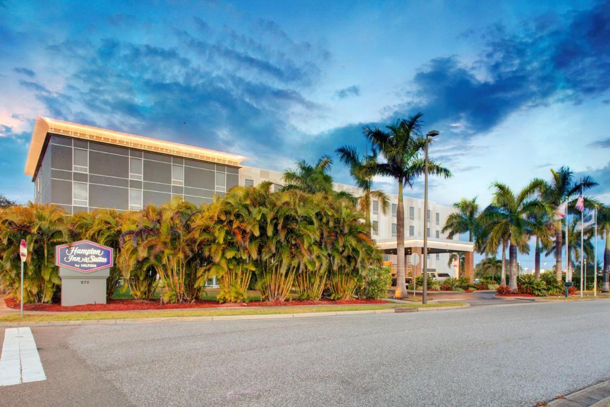 Hampton Inn & Suites Sarasota / Bradenton - Airport - Housity