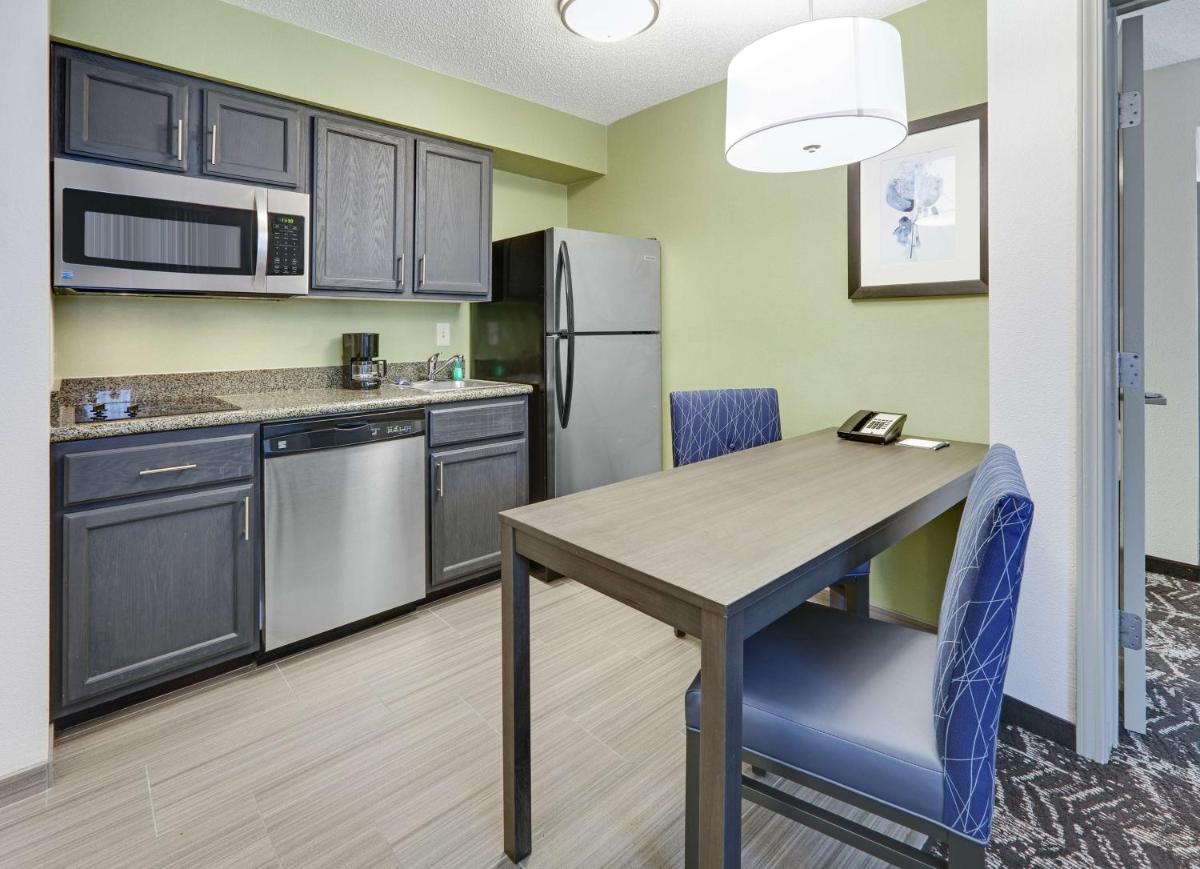 Homewood Suites by Hilton Saint Louis-Chesterfield - Housity