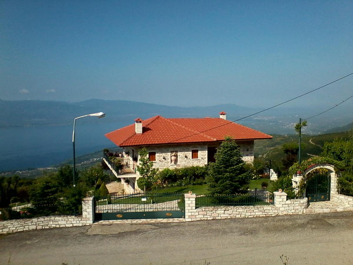 Balcony on Trichonida Lake - Housity