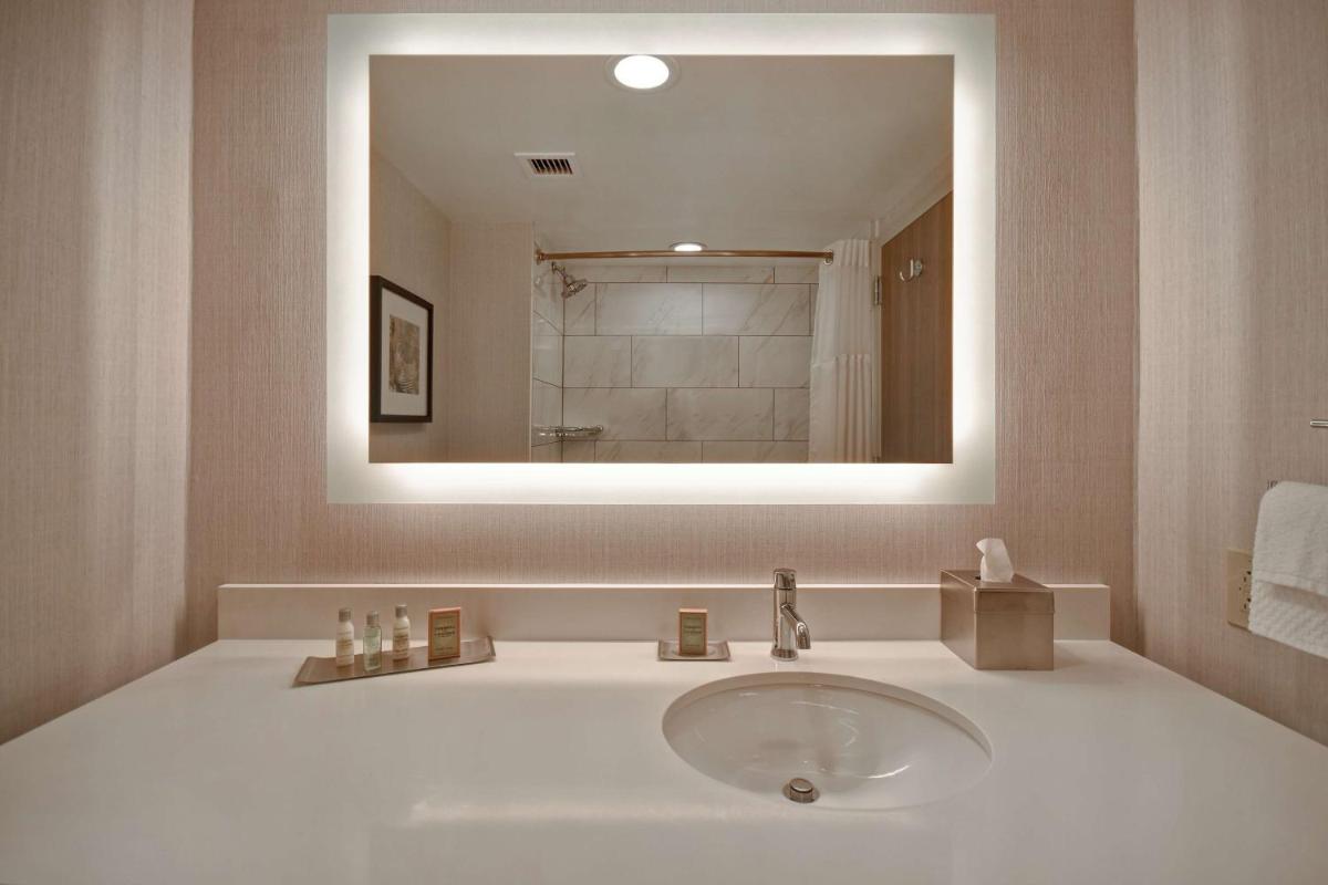 DoubleTree by Hilton St. Louis Airport, MO - Housity