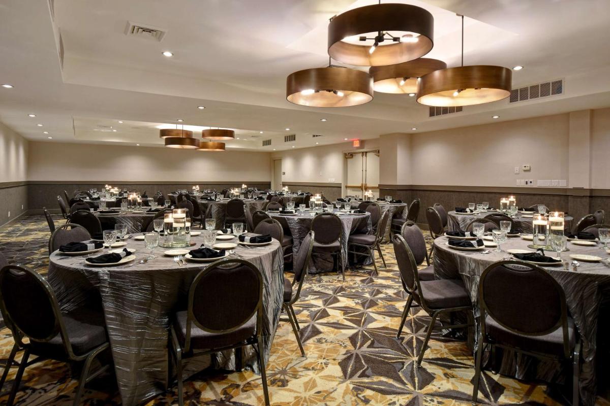 DoubleTree by Hilton St. Louis Airport, MO - Housity