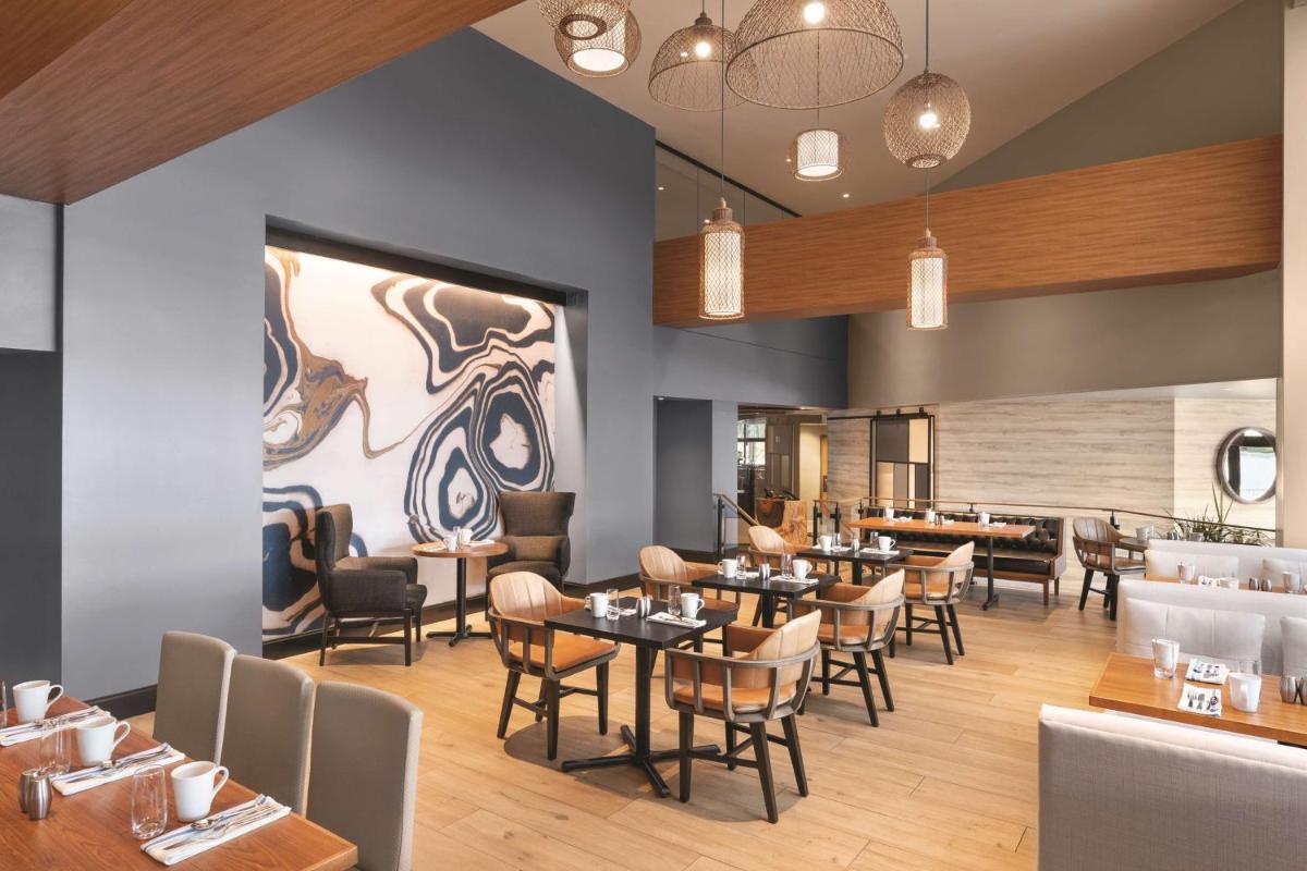 DoubleTree by Hilton Tampa Rocky Point Waterfront - Housity