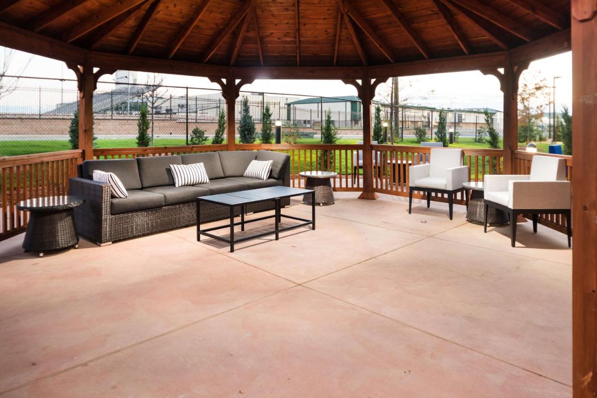 Homewood Suites By Hilton Tulsa Catoosa - Housity