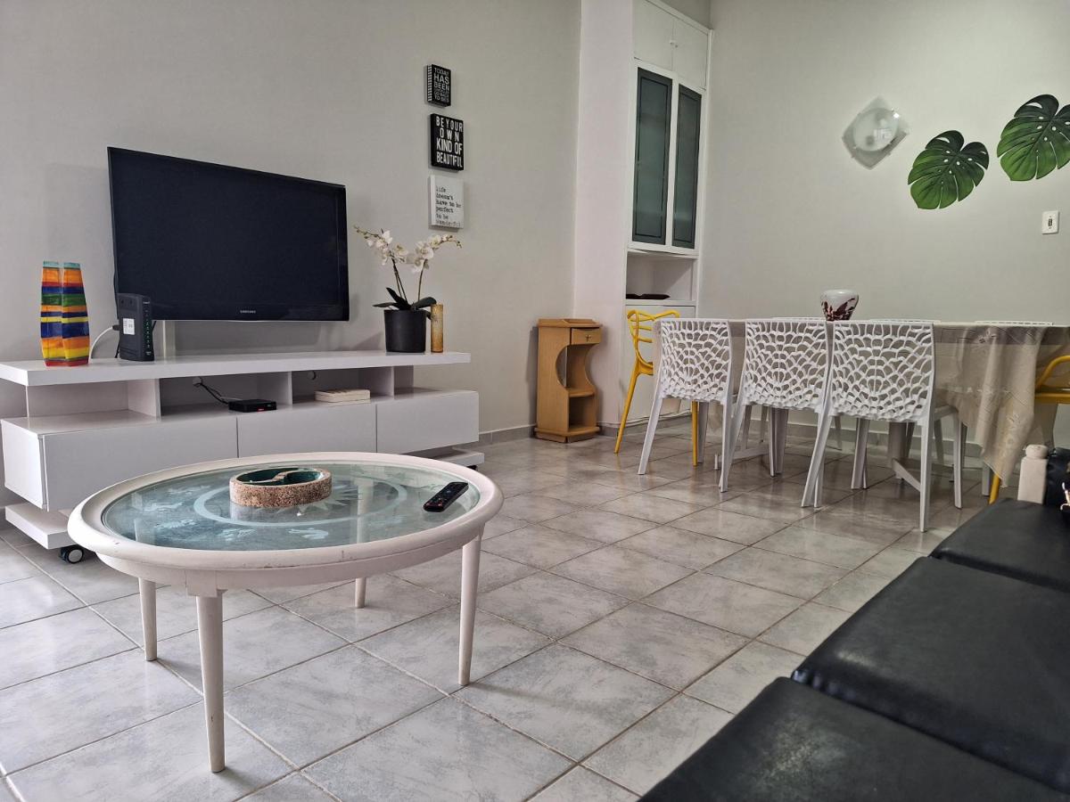Apartamento Guarujá Pitangueiras - frente ao mar - Recém reformado - Housity
