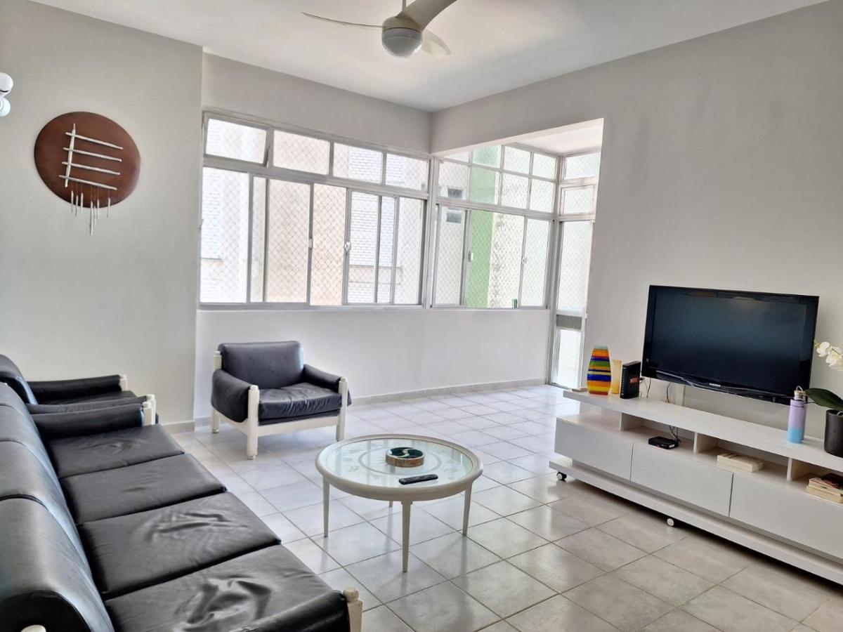 Apartamento Guarujá Pitangueiras - frente ao mar - Recém reformado - Housity