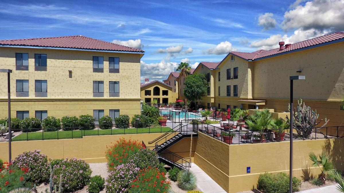 Hampton Inn & Suites Tucson Mall - Housity