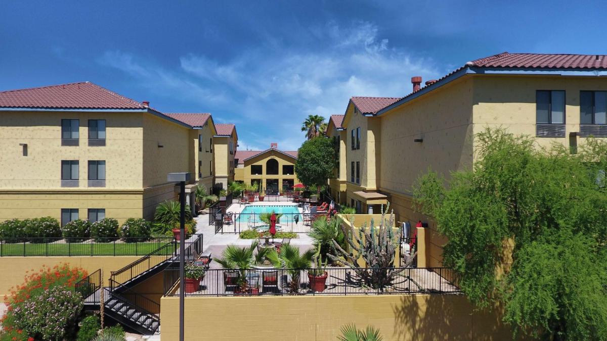 Hampton Inn & Suites Tucson Mall - Housity