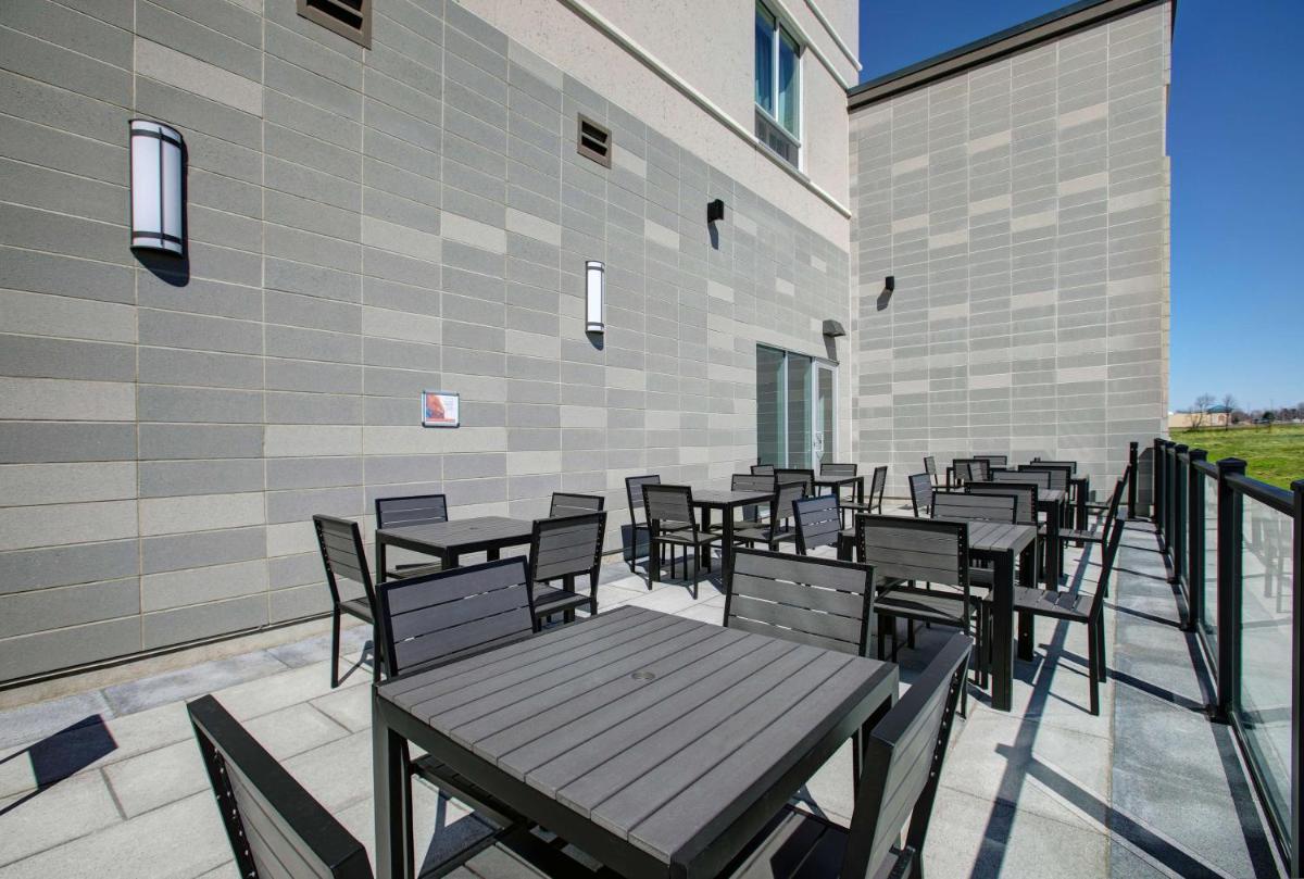 Hampton Inn & Suites By Hilton Waterloo St. Jacobs - Housity