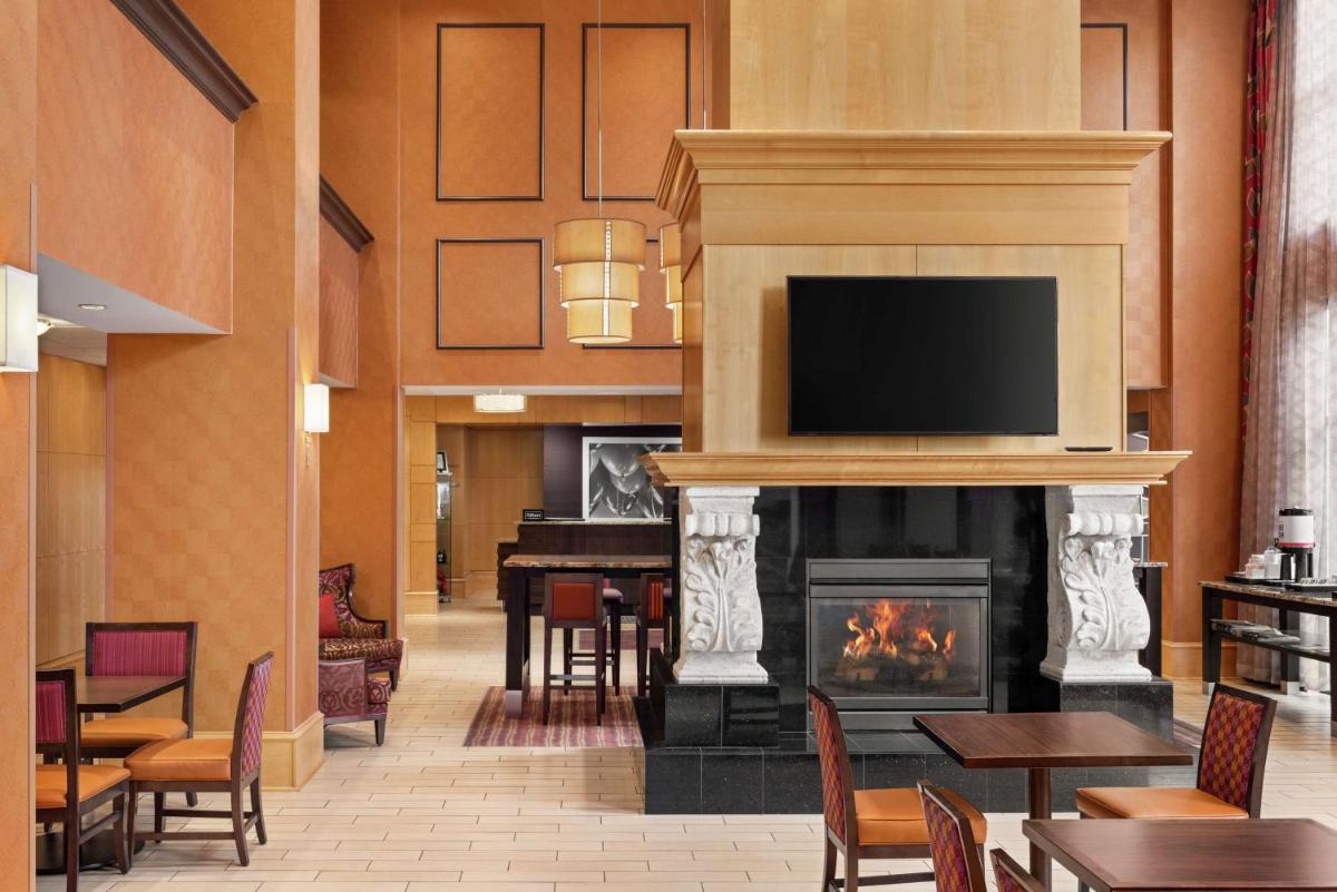 Hampton Inn & Suites by Hilton Langley-Surrey - Housity