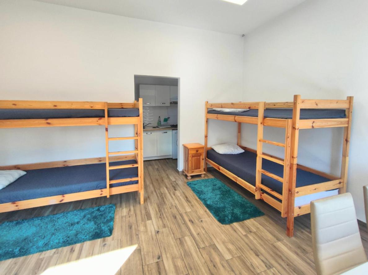 Pokoje Gościnne pod Orzechem - Housity
