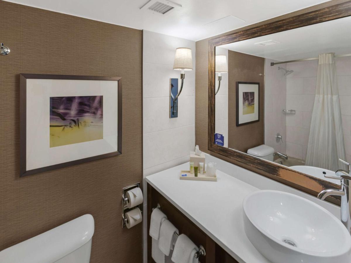 Hilton Harrisburg near Hershey Park - Housity