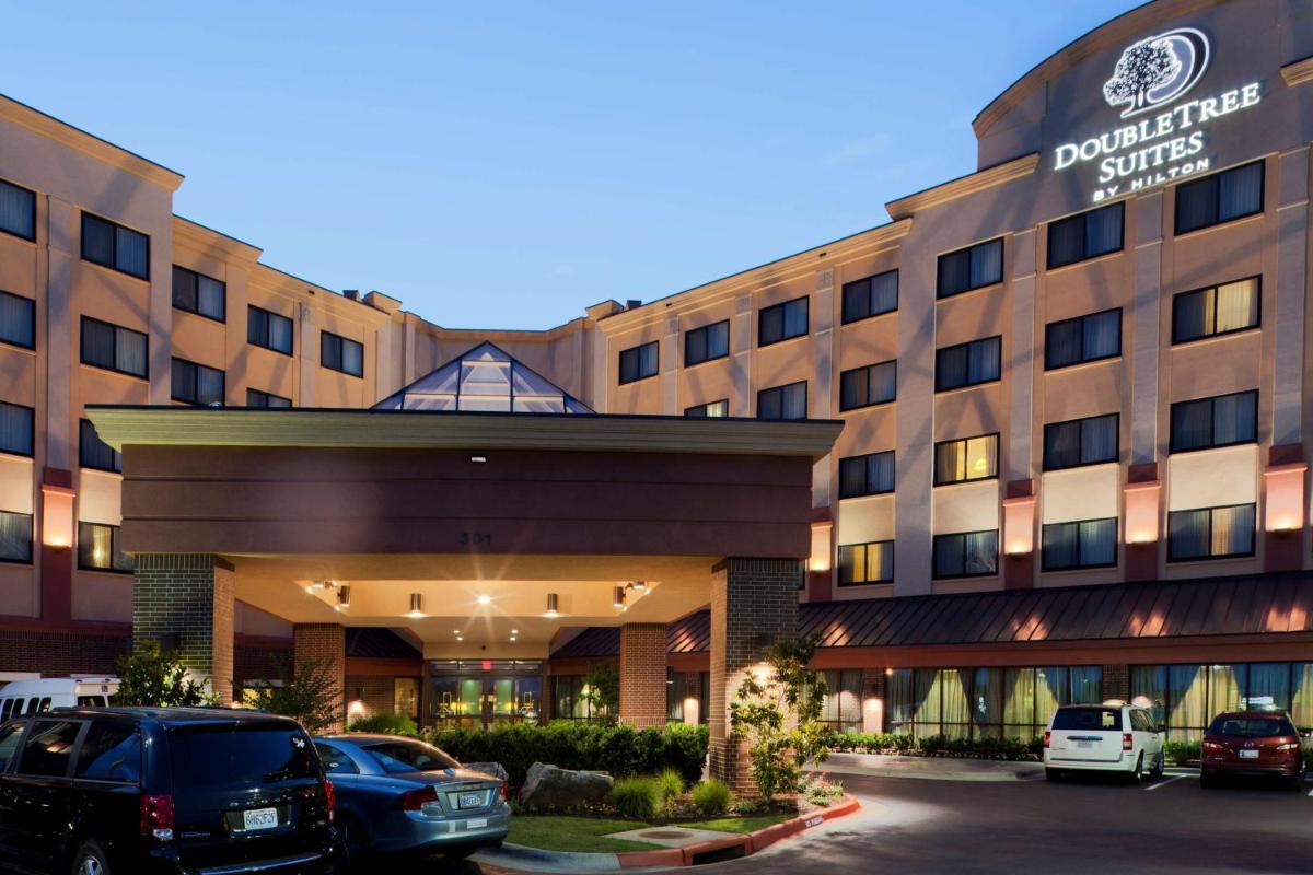 DoubleTree Suites by Hilton Bentonville - Housity