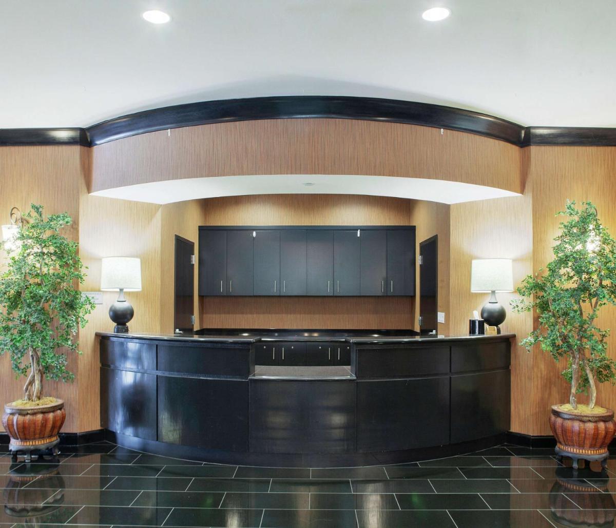 DoubleTree Suites by Hilton Bentonville - Housity
