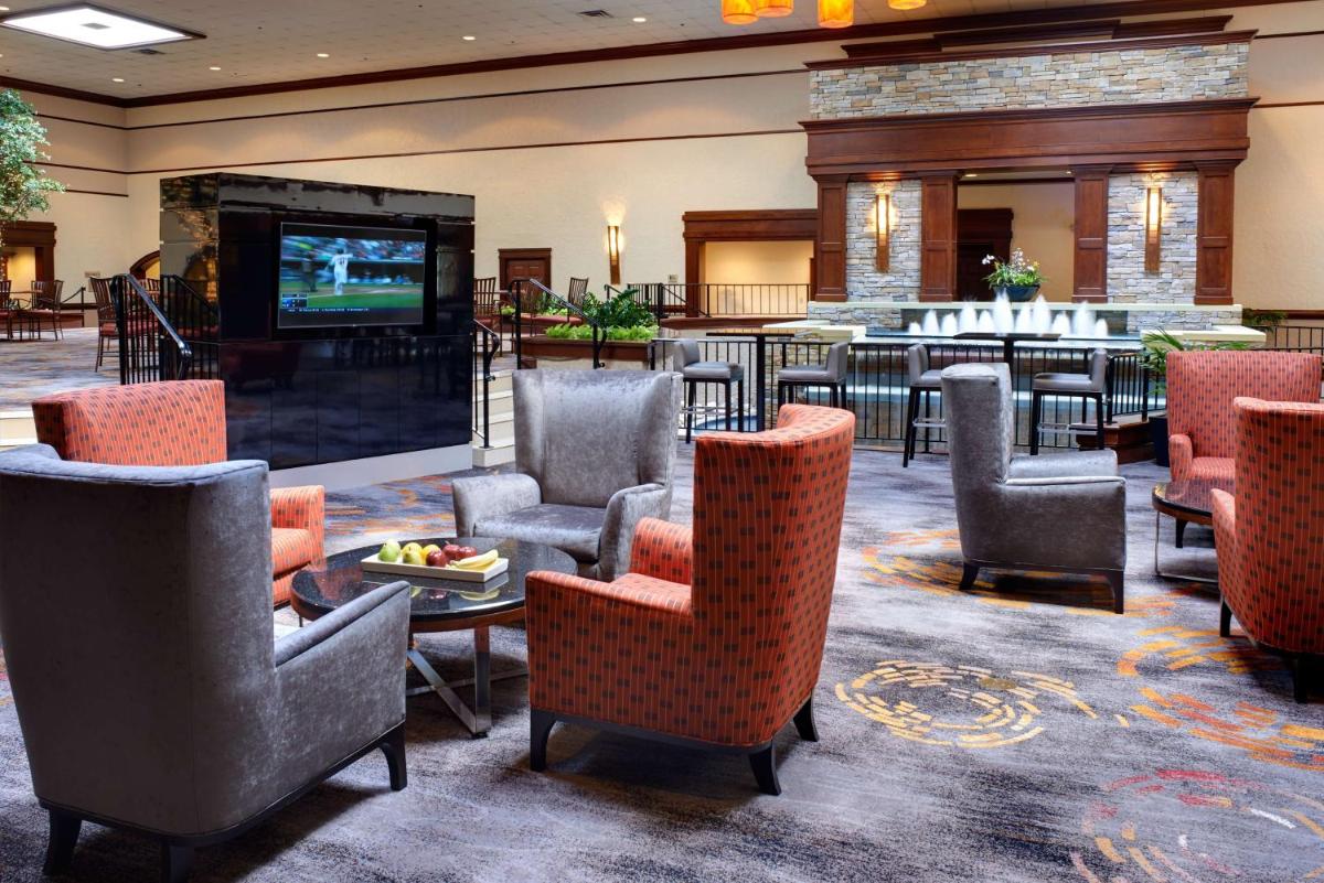 DoubleTree by Hilton Dearborn - Housity