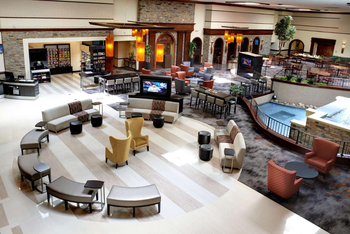 DoubleTree by Hilton Dearborn - Housity