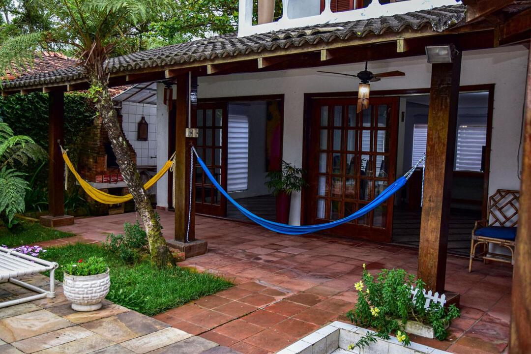 Casa c piscina e churrasqueira no Guarujá - SP - Housity
