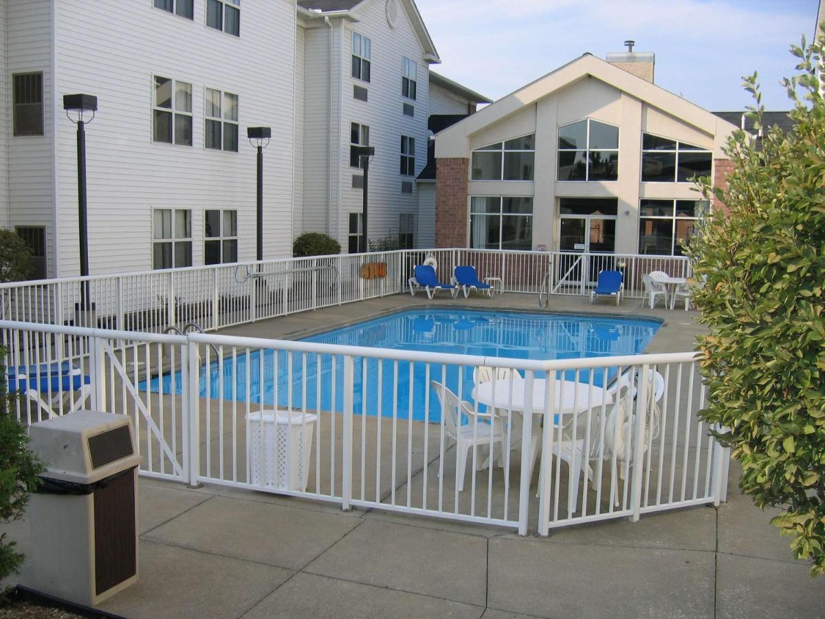 Hampton Inn & Suites Cleveland-Independence - Housity