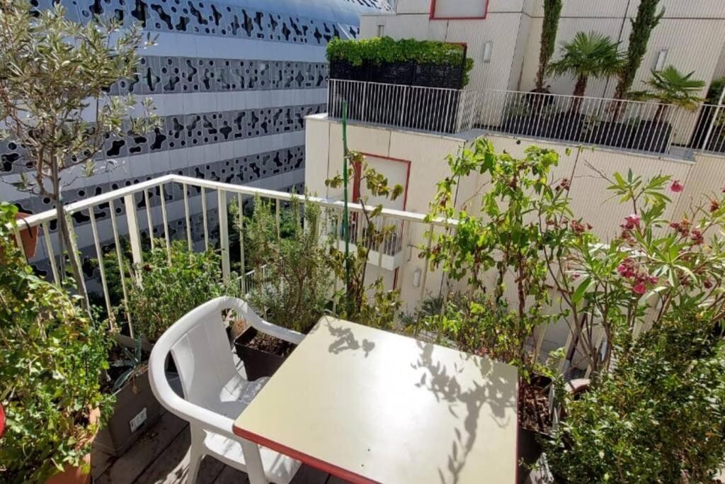 Eiffel seightseing - Housity