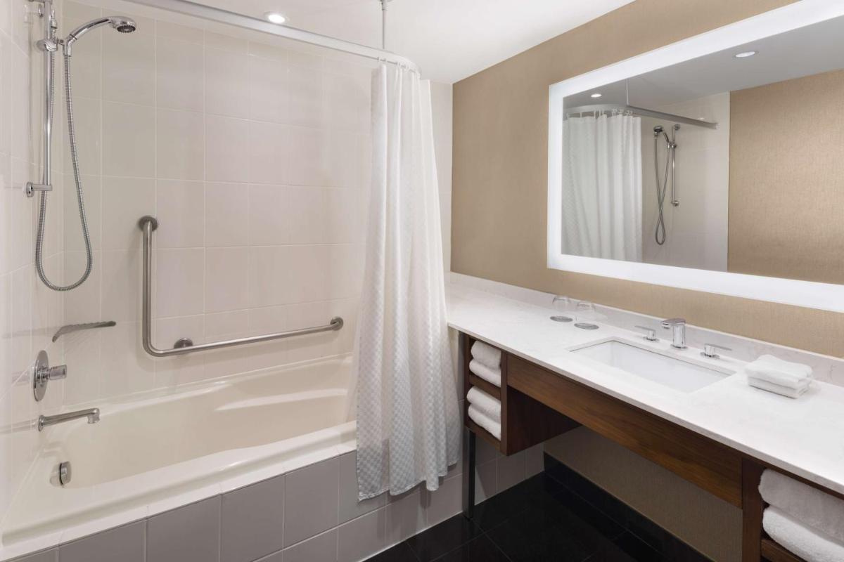 Hilton Vancouver Downtown, BC, Canada - Housity