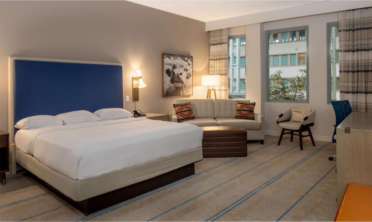Hilton Austin Airport - Housity
