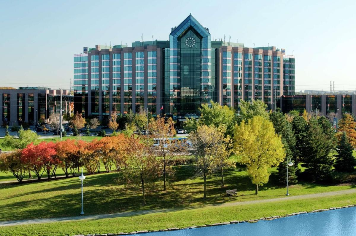 Hilton Suites Toronto-Markham Conference Centre & Spa - Housity