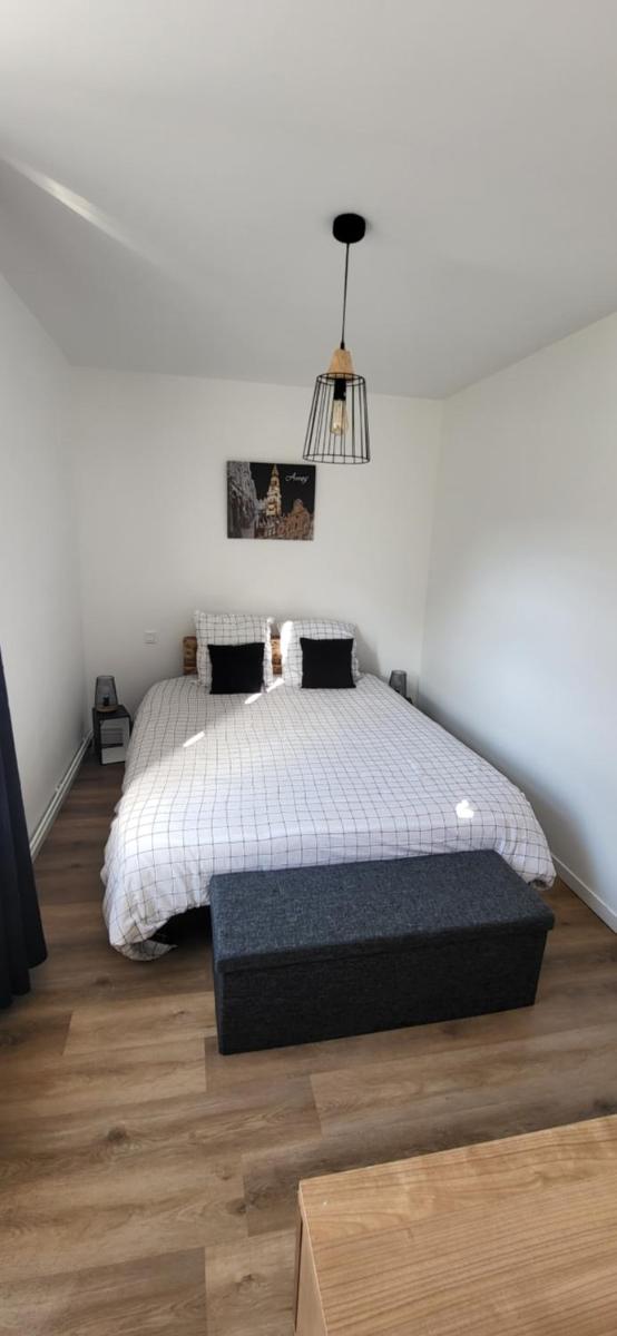 Entre les places, spacieux avec Parking Gratuit - Housity