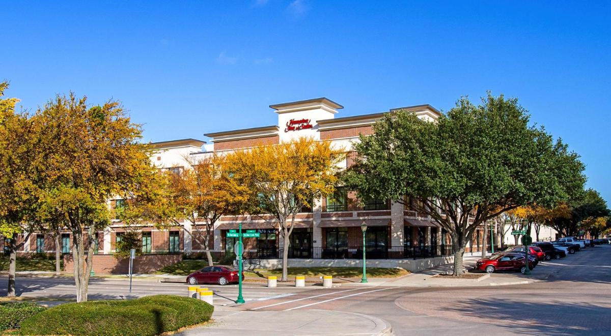 Hampton Inn & Suites Keller Town Center - Housity