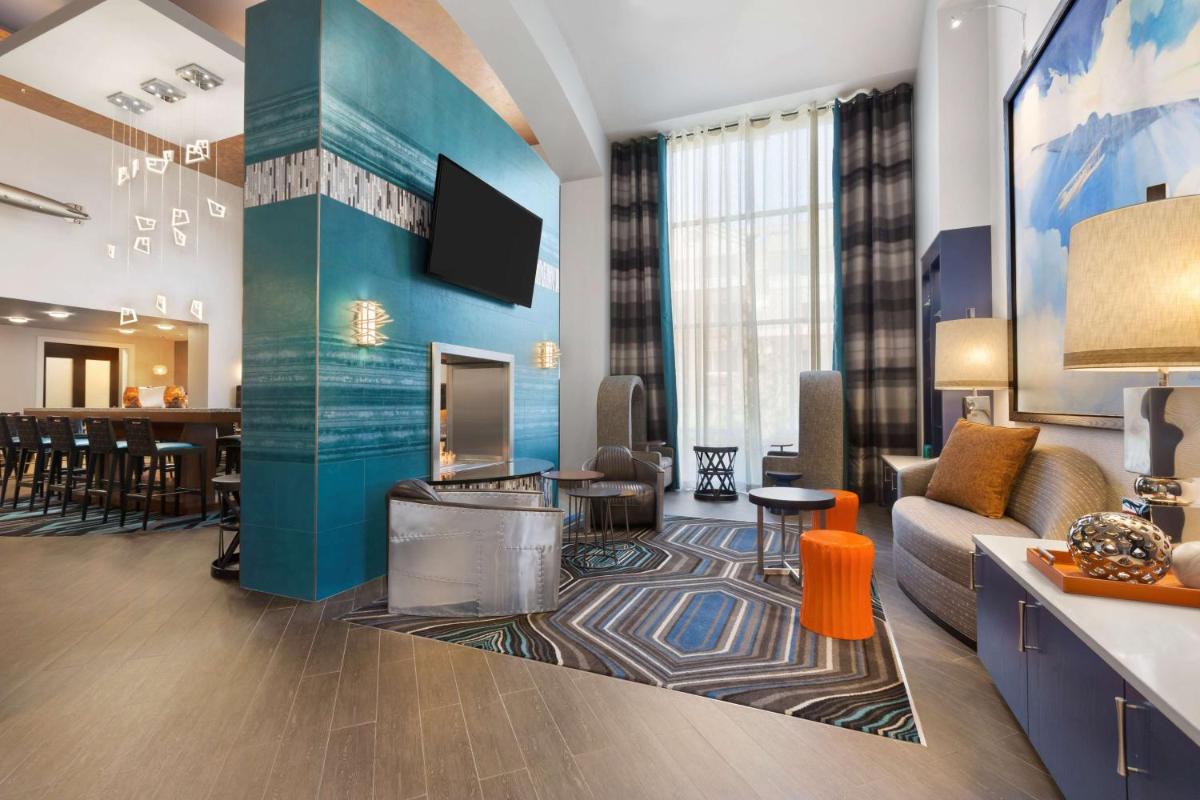 Hampton Inn & Suites Herndon-Reston - Housity