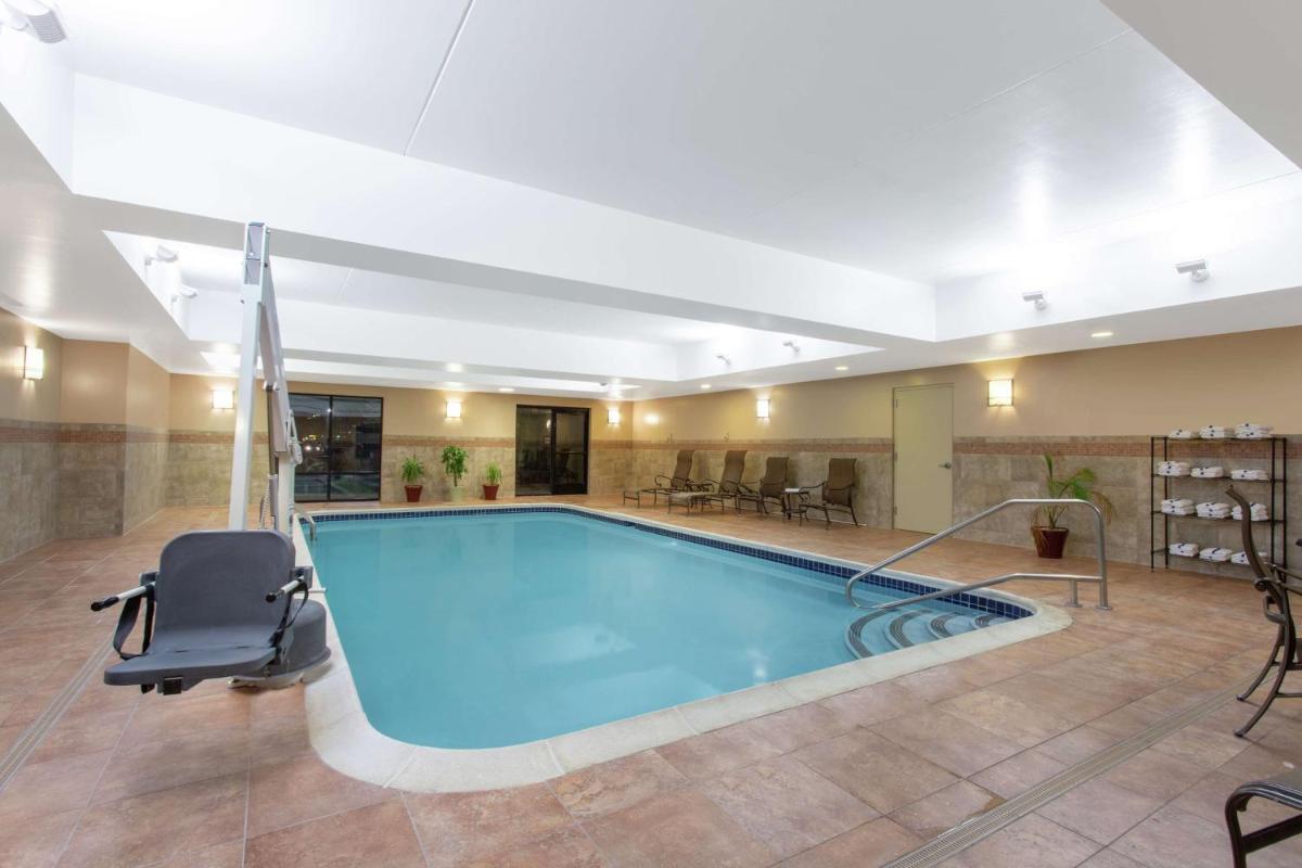 Hampton Inn & Suites Albany-Airport - Housity