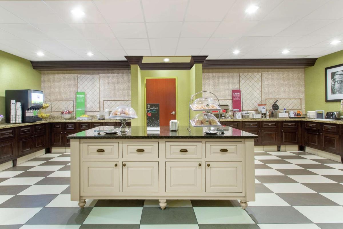 Hampton Inn & Suites Albany-Airport - Housity