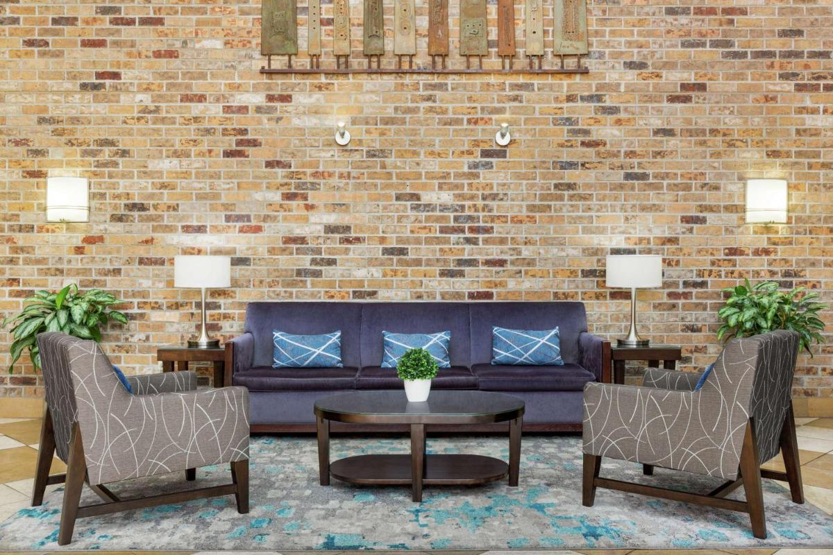 DoubleTree by Hilton Jackson - Housity