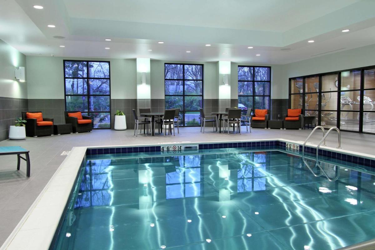 Hampton Inn & Suites Columbus/University Area - Housity