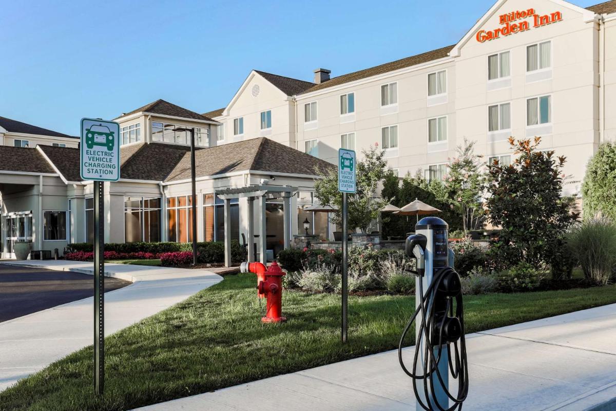 Hilton Garden Inn Melville - Housity