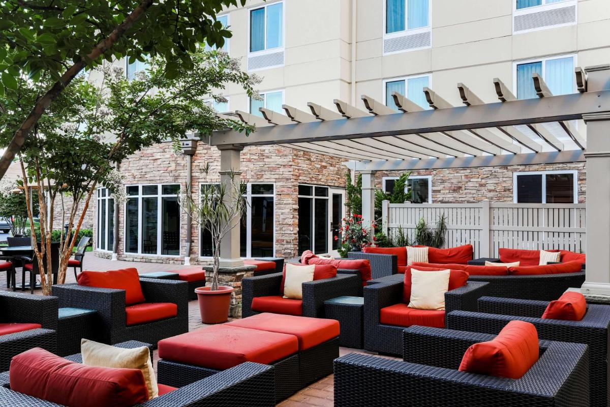 Hilton Garden Inn Melville - Housity