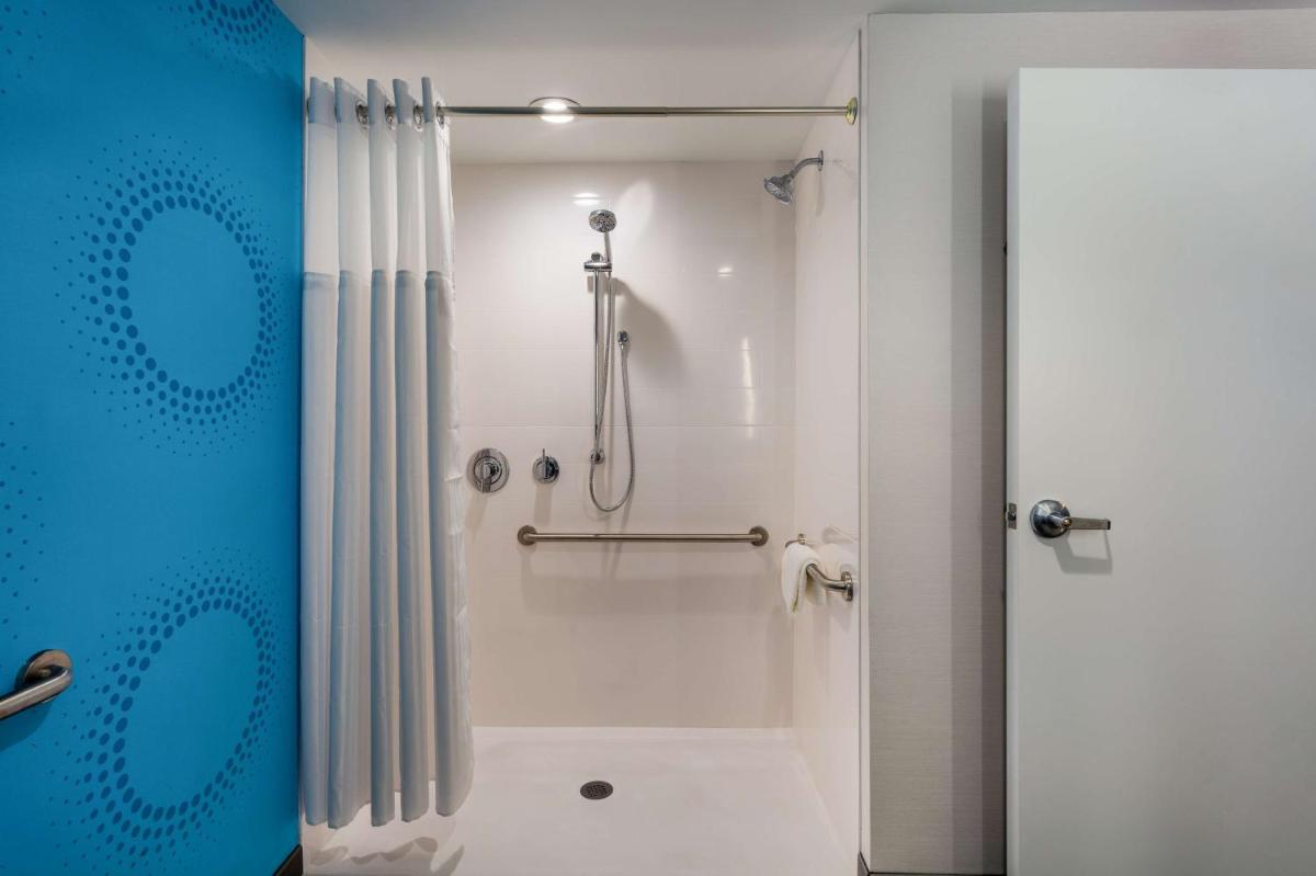 Tru By Hilton Radford - Housity