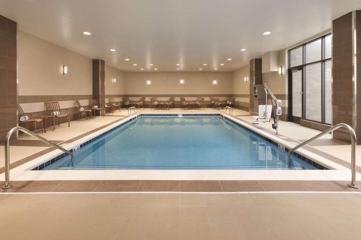 Embassy Suites by Hilton Akron Canton Airport - Housity