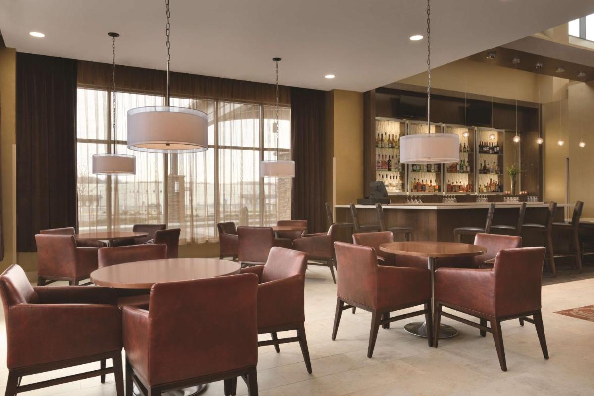 Embassy Suites by Hilton Akron Canton Airport - Housity