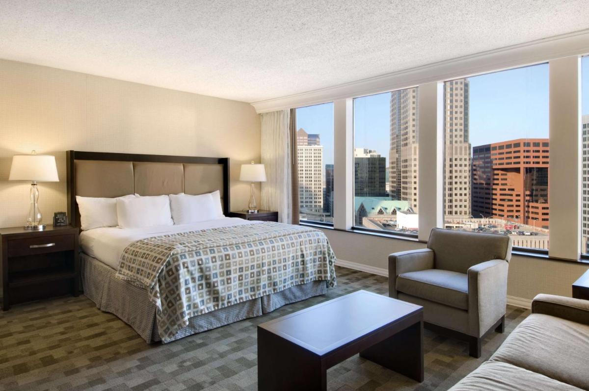 Hilton St. Louis at the Ballpark - Housity
