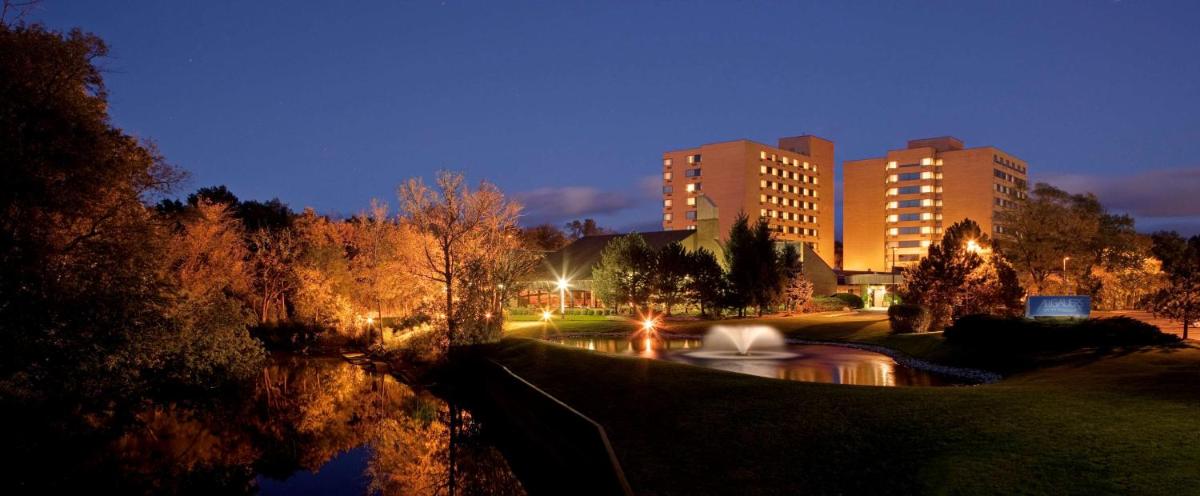 Hilton Chicago/Northbrook - Housity