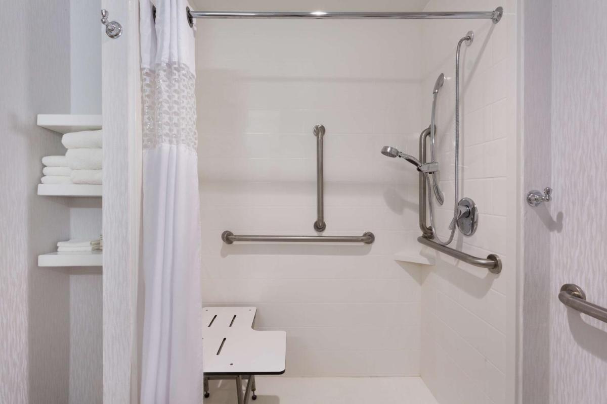Hampton Inn Norcross - Housity