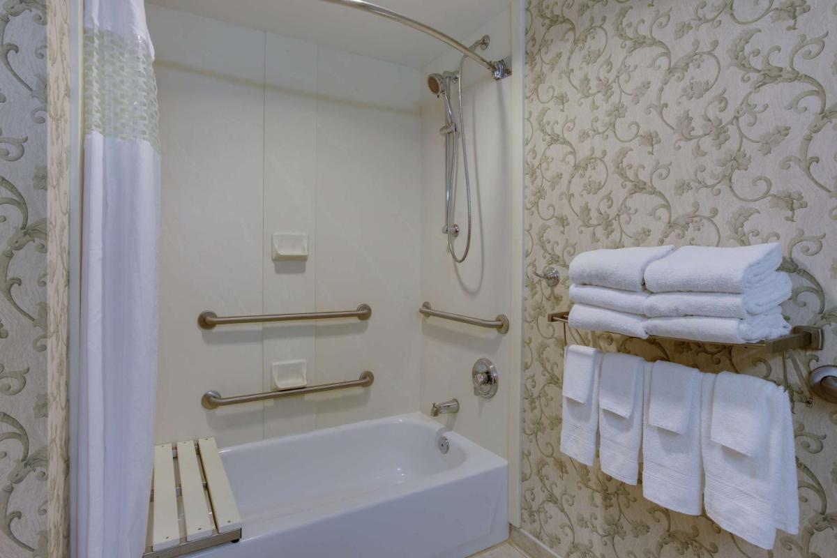 Hampton Inn & Suites Chincoteague-Waterfront, Va - Housity