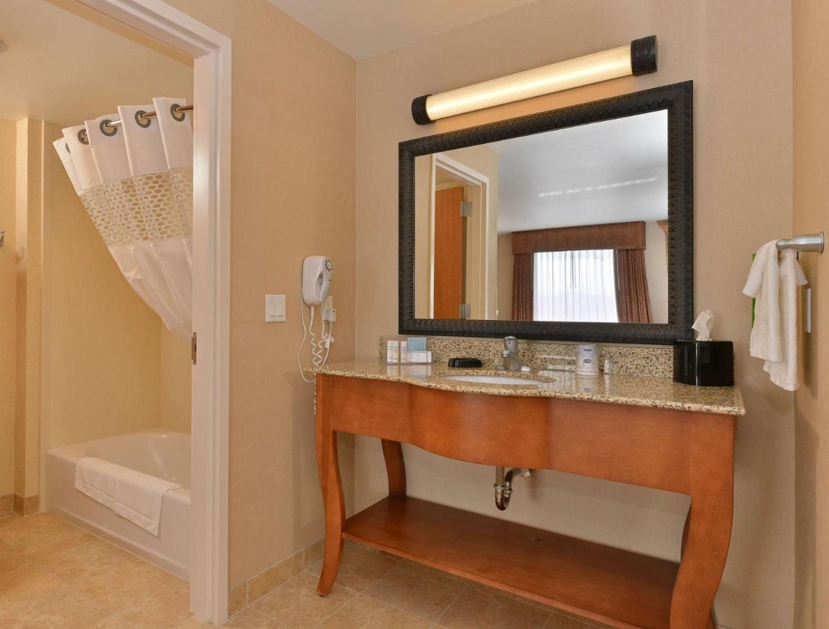 Hampton Inn & Suites Buffalo - Housity
