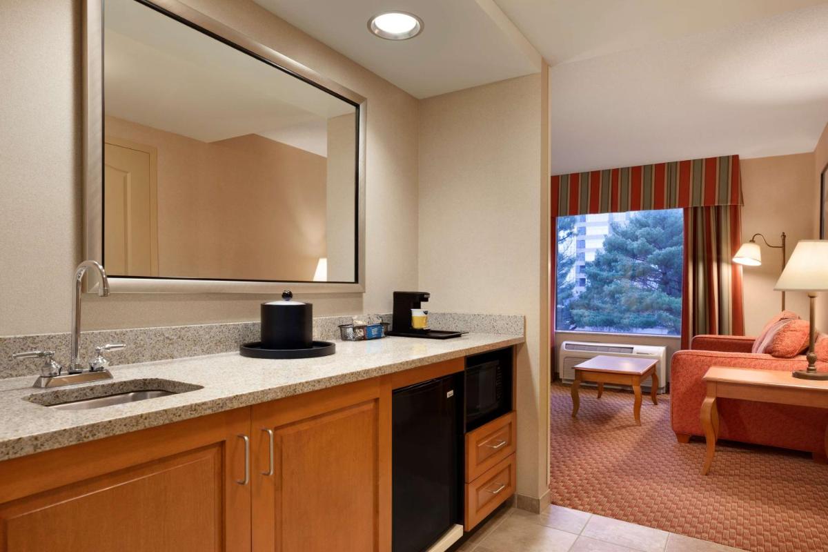 Hampton Inn & Suites East Hartford - Housity