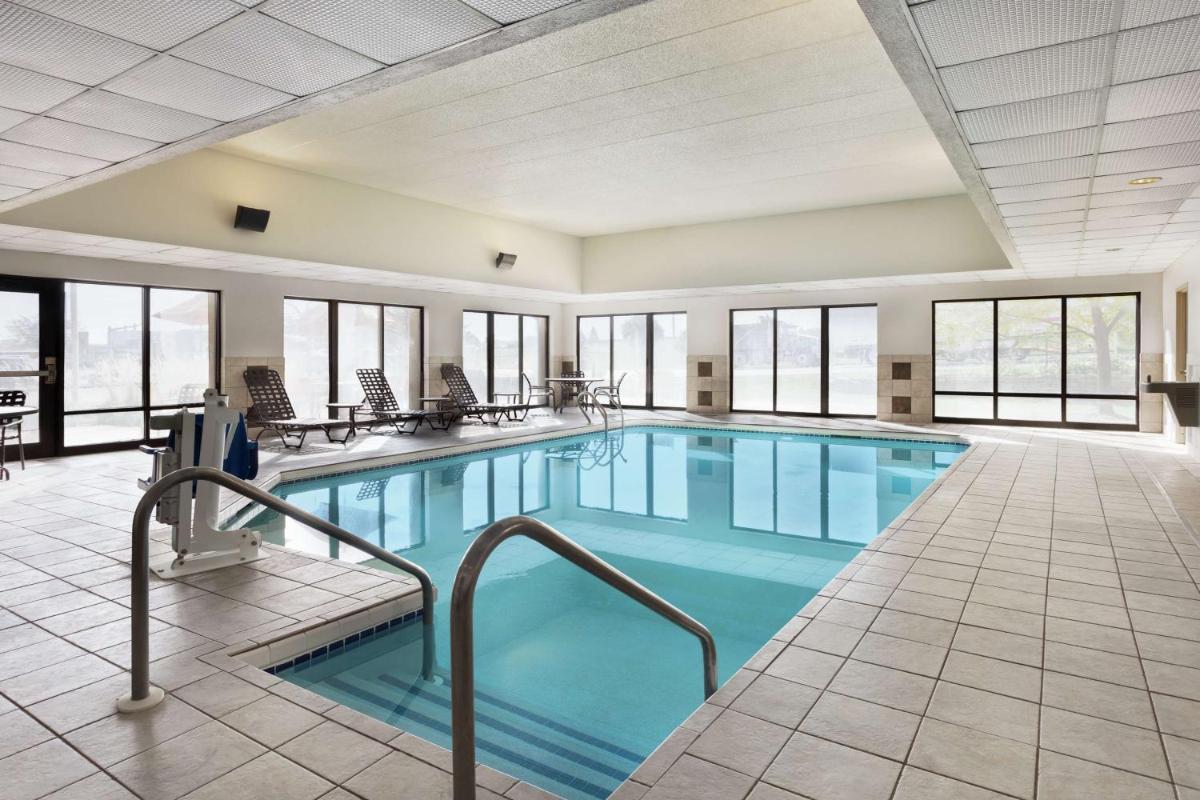 Hampton Inn Milwaukee Brookfield - Housity
