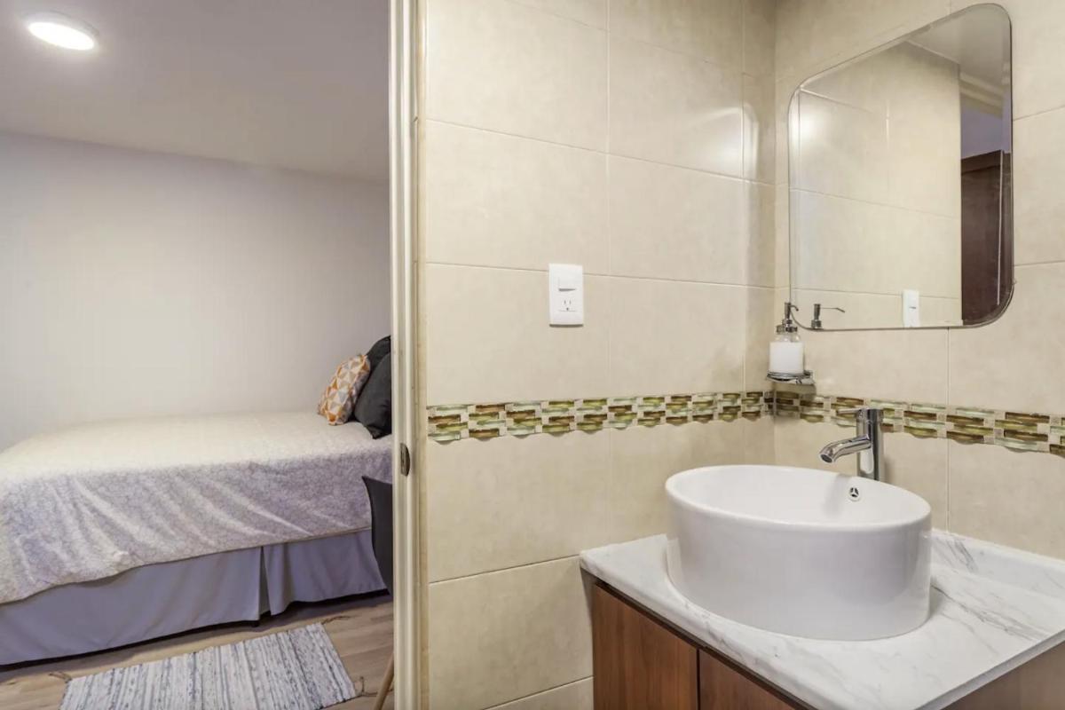 Bedroom with Private Bathroom in Roma Norte in Mexico City - Housity