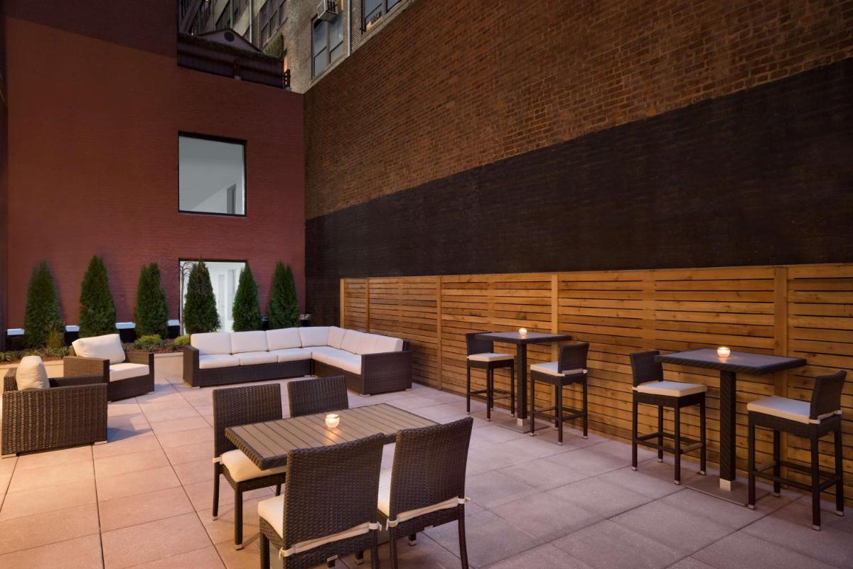 Hilton Garden Inn New York Times Square South - Housity