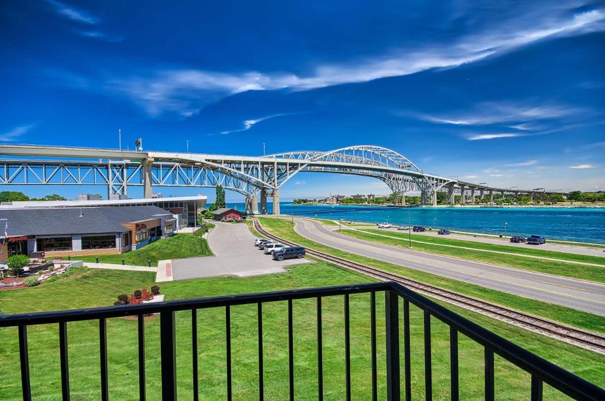 DoubleTree by Hilton Port Huron - Housity