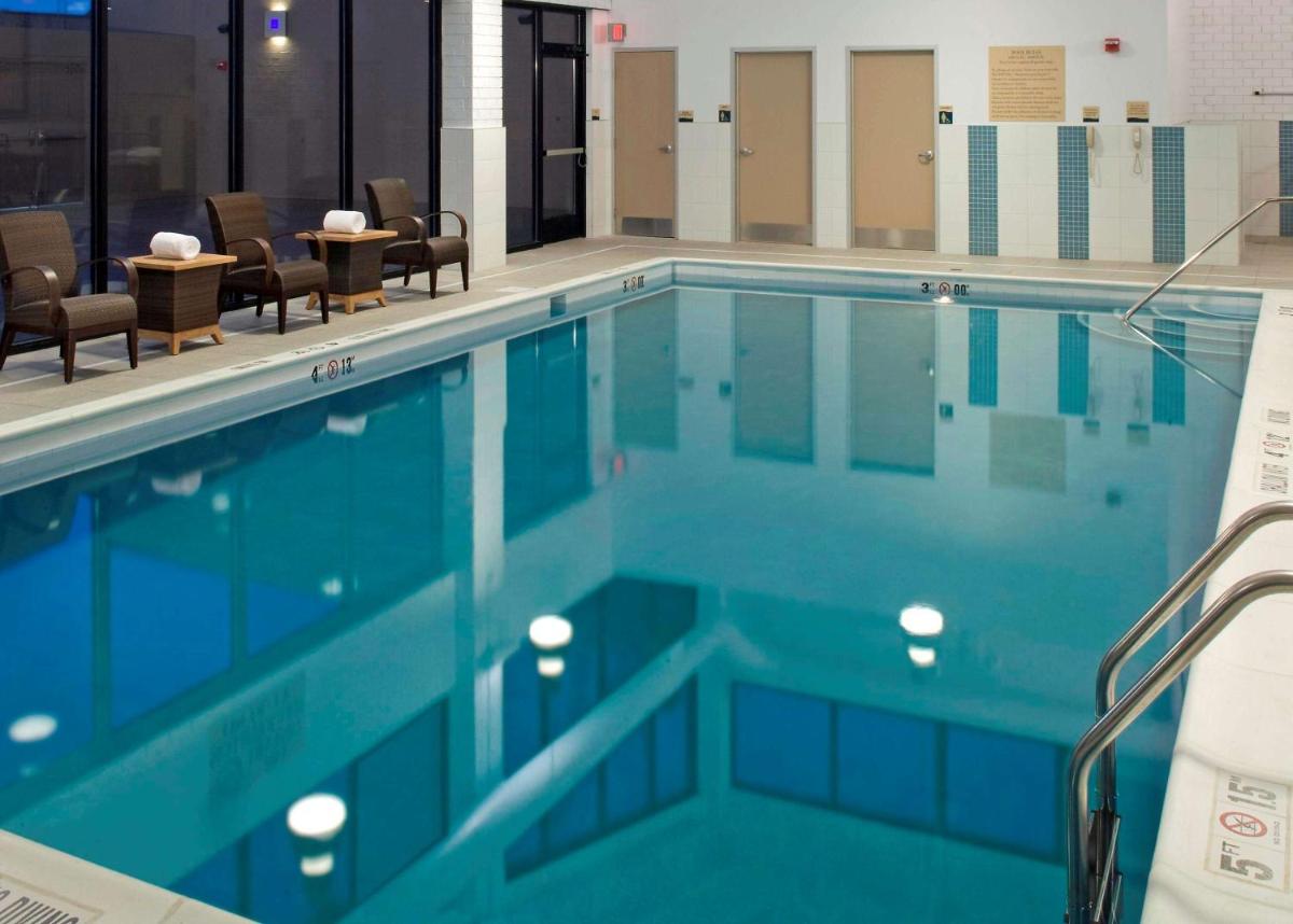 DoubleTree by Hilton Pittsburgh Monroeville Convention Center - Housity