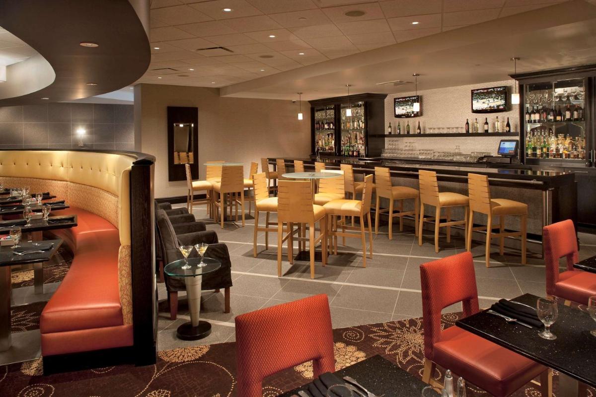 DoubleTree by Hilton Pittsburgh Monroeville Convention Center - Housity